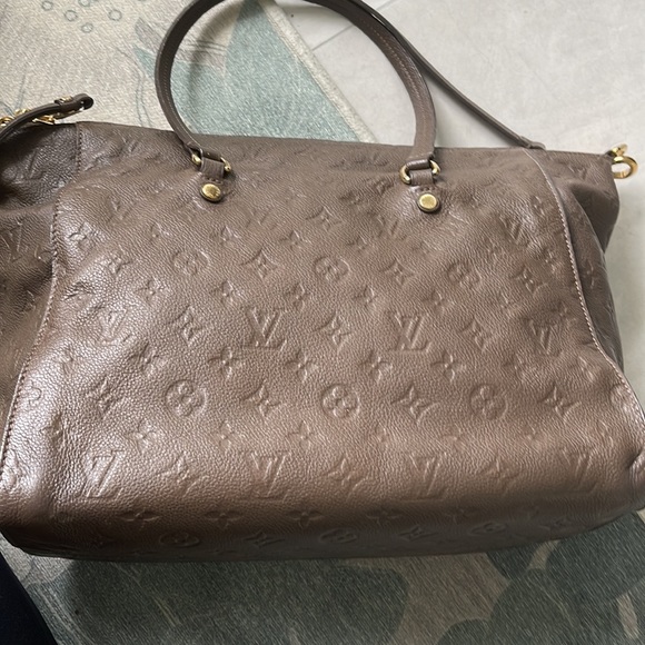 Louis Vuitton Lumineuse Empreinte HandBag. - Picture 3 of 12